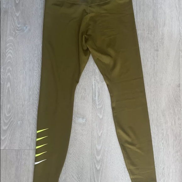 Nike Pro 2 piece Olive Green Tights/Shirt Set - Picture 8 of 10